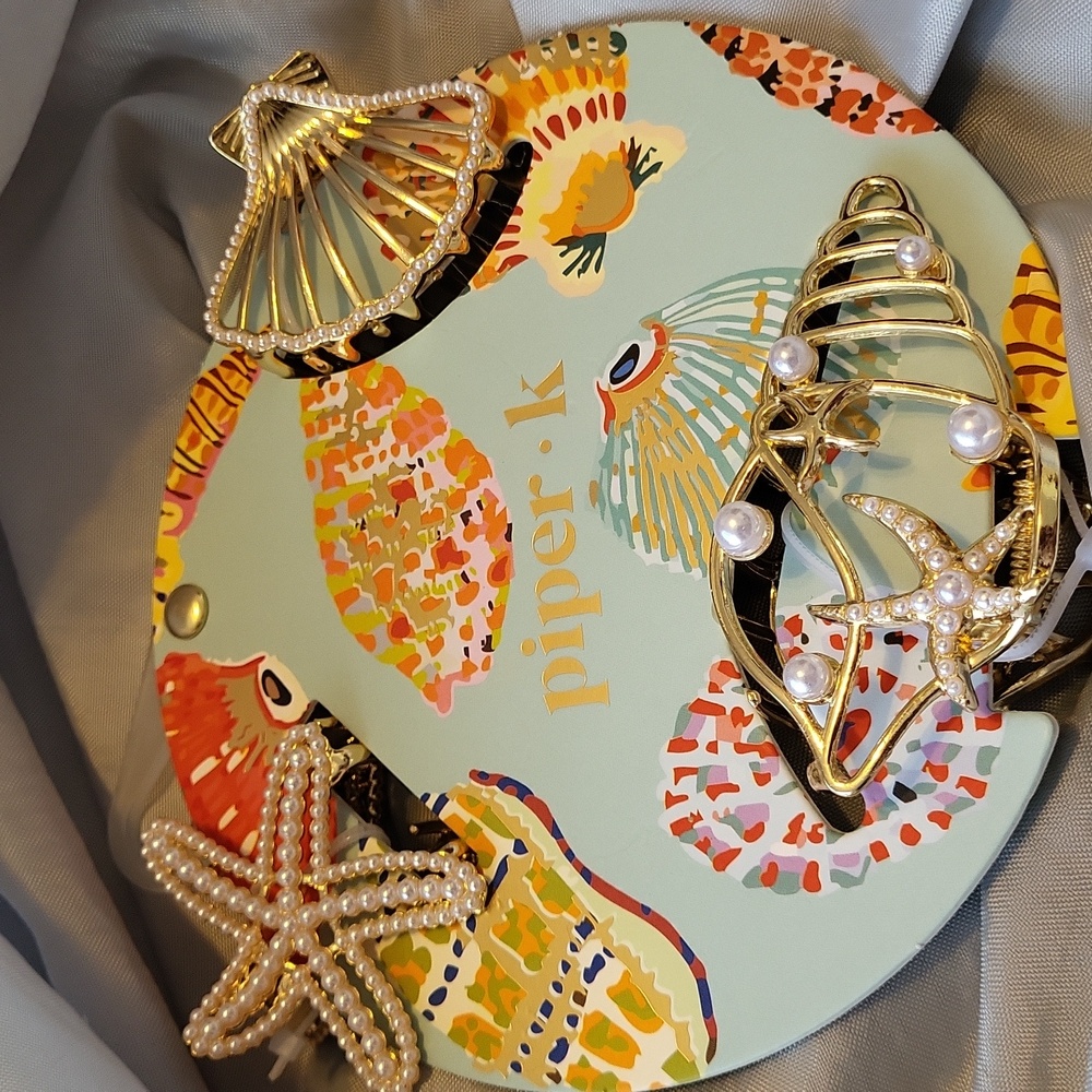 Piper K Golden and Pearl Hair Clips Set
